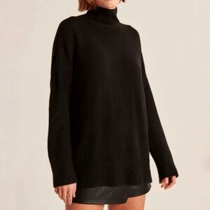 Abercrombie & Fitch Oversized Legging Friendly Black Turtleneck Sweater